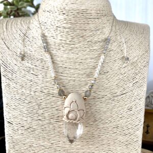 Jui - Naszyjnik z kryształem górskim