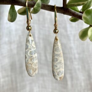 Kolczyki Manshi z koralem