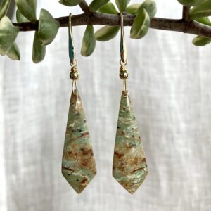 Kolczyki Svadhi z zielonym opalem