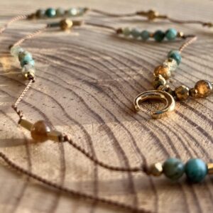 Naszyjnik z chryzokolą i granatem